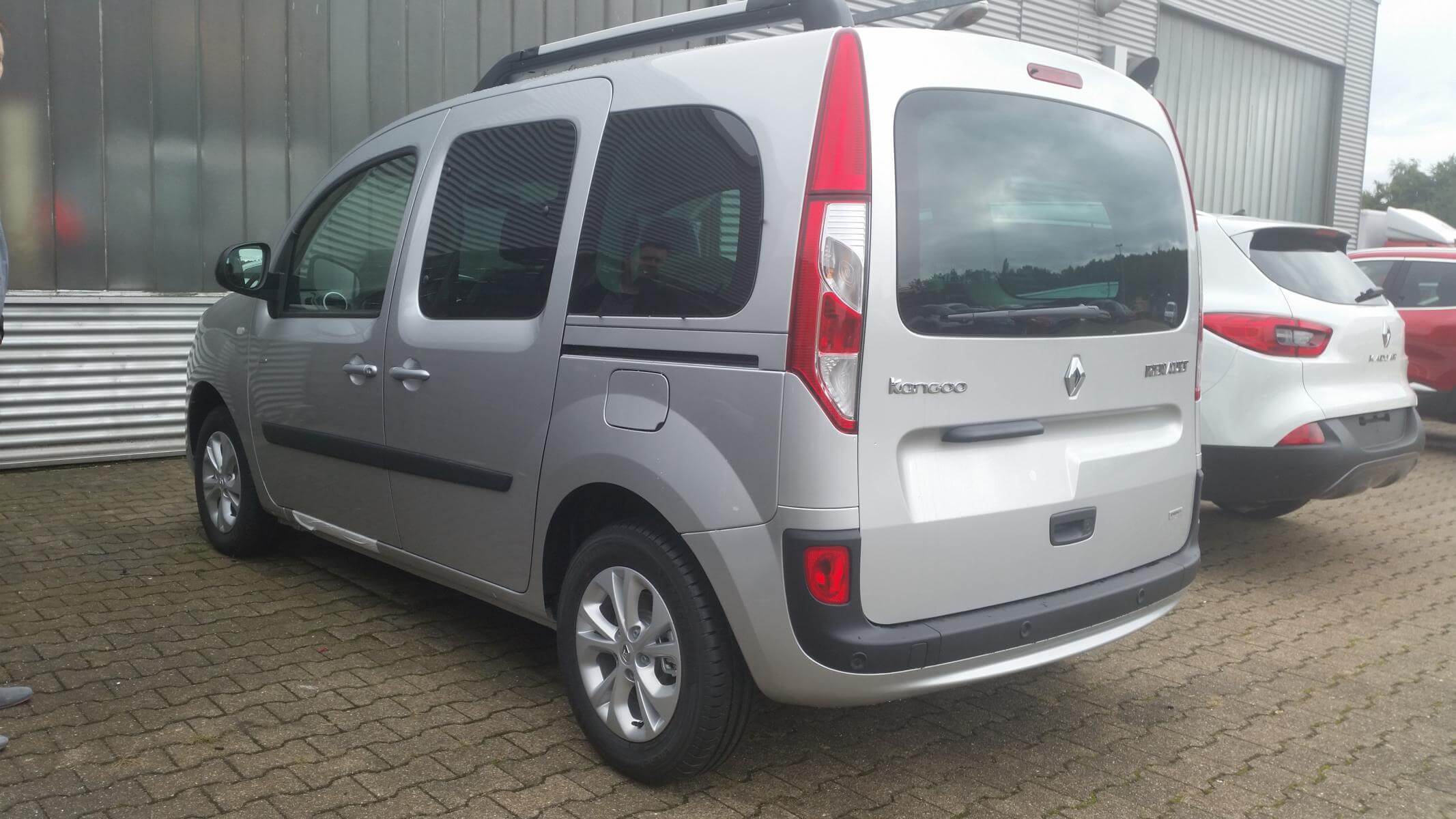 Renault Kangoo beim Vertragshändler / Autohaus renault kangoo haendler 1