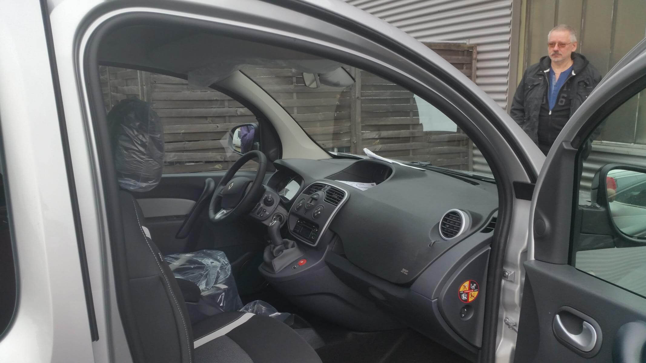 Renault Kangoo beim Vertragshändler / Autohaus renault kangoo haendler 3